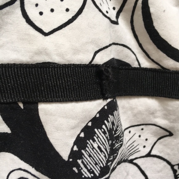 Black and white floral skirt - Picture 4 of 4